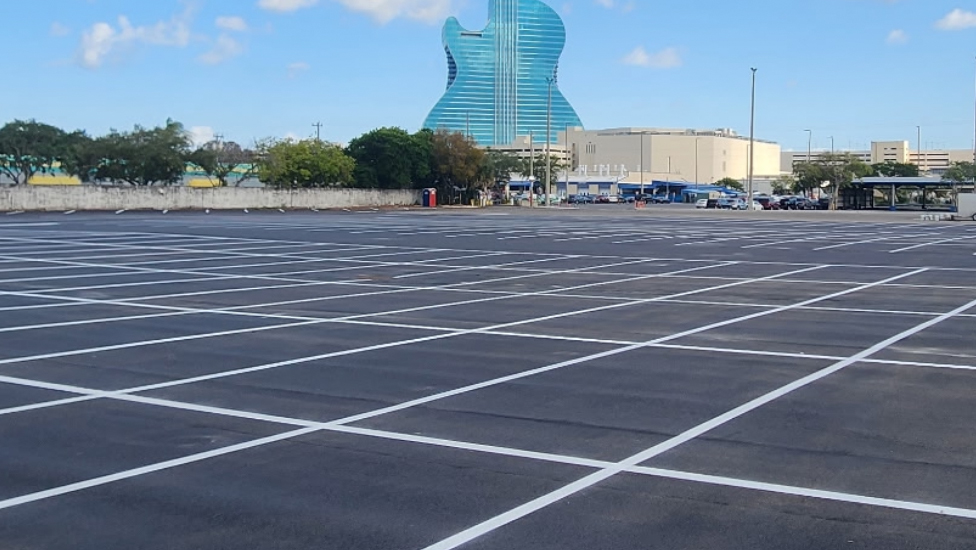 commercial-parking-lot-paving-striping-976x550